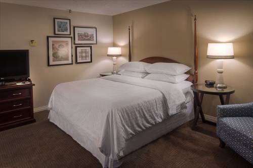 Imagen de la habitación del Hotel Sheraton Westport Lakeside Chalet. Foto 6