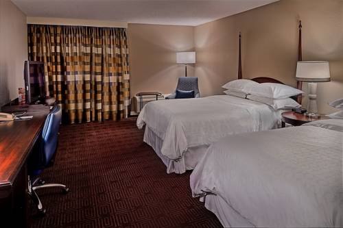 Imagen de la habitación del Hotel Sheraton Westport Lakeside Chalet. Foto 10