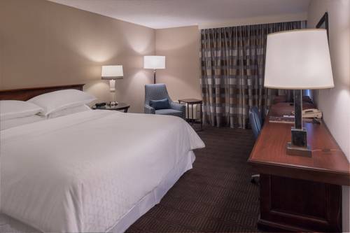 Imagen de la habitación del Hotel Sheraton Westport Lakeside Chalet. Foto 12