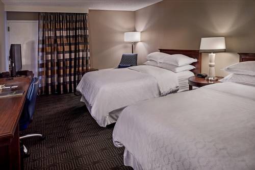 Imagen de la habitación del Hotel Sheraton Westport Lakeside Chalet. Foto 14