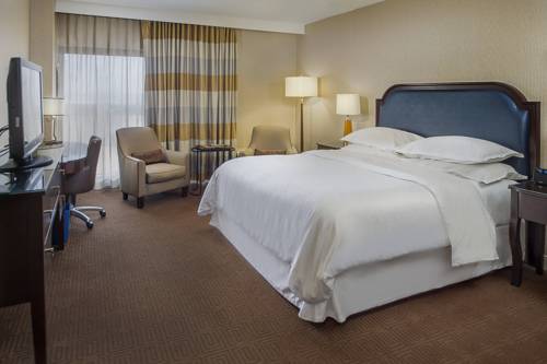 Imagen de la habitación del Hotel Sheraton Westport Plaza St. Louis. Foto 7