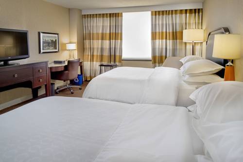 Imagen de la habitación del Hotel Sheraton Westport Plaza St. Louis. Foto 11