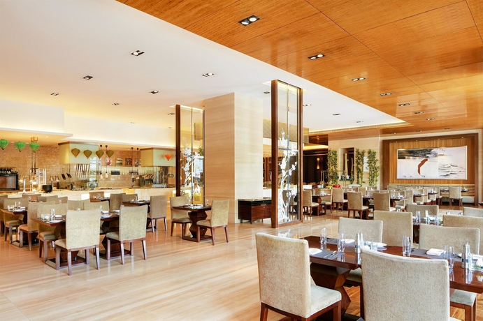 Imagen del bar/restaurante del Hotel Sheraton Wuxi Binhu. Foto 3