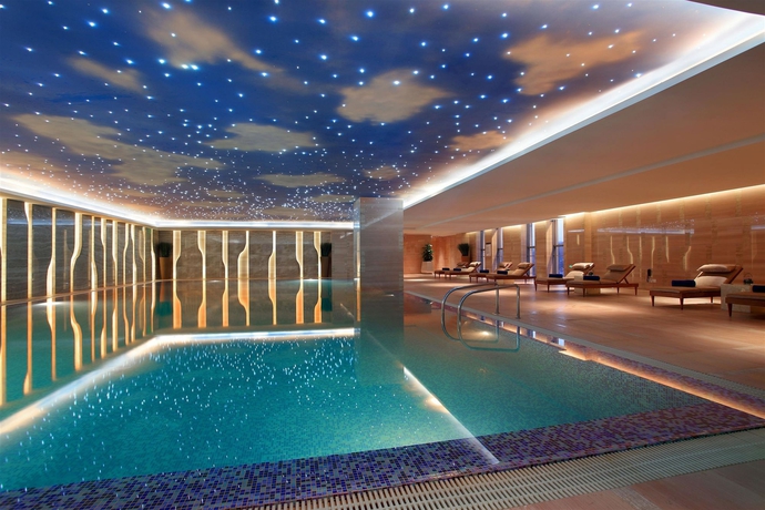 Imagen de la piscina del Hotel Sheraton Wuxi Binhu. Foto 14