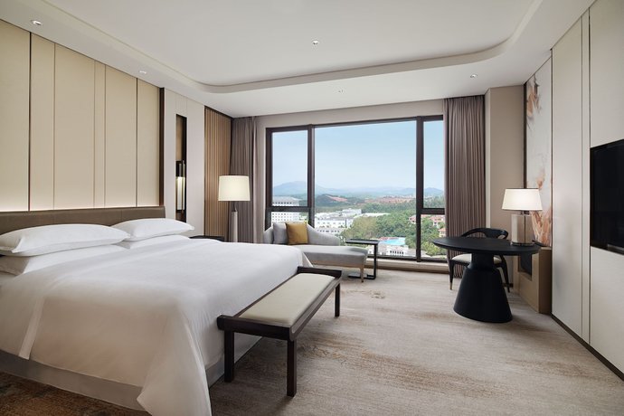 Imagen de la habitación del Hotel Sheraton Yunfu Xinxing. Foto 15