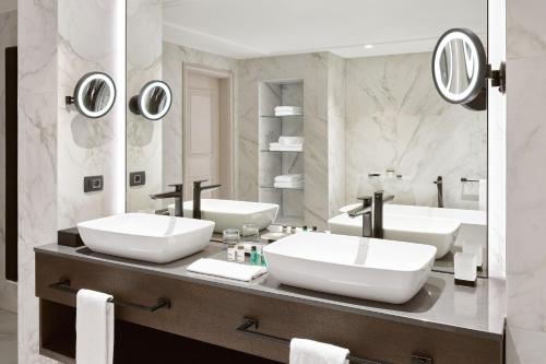 Imagen de la habitación del Hotel Sheraton Zagreb. Foto 8