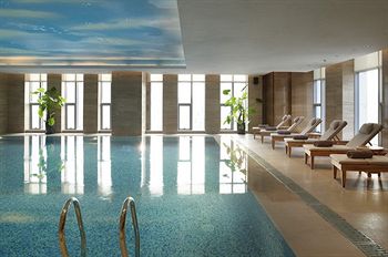 Imagen de la piscina del Hotel Sheraton Zhenjiang Hotel. Foto 16