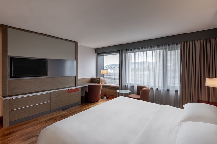 Imagen de la habitación del Hotel Sheraton Zurich. Foto 8
