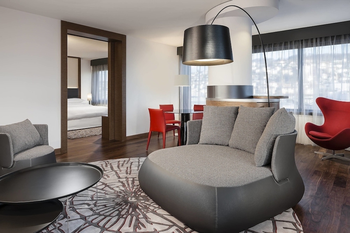 Imagen de la habitación del Hotel Sheraton Zurich. Foto 10