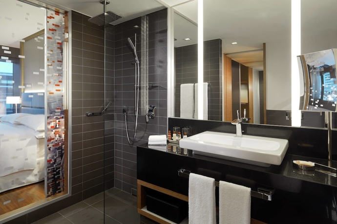 Imagen de la habitación del Hotel Sheraton Zurich. Foto 12