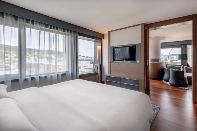 Imagen de la habitación del Hotel Sheraton Zurich. Foto 15