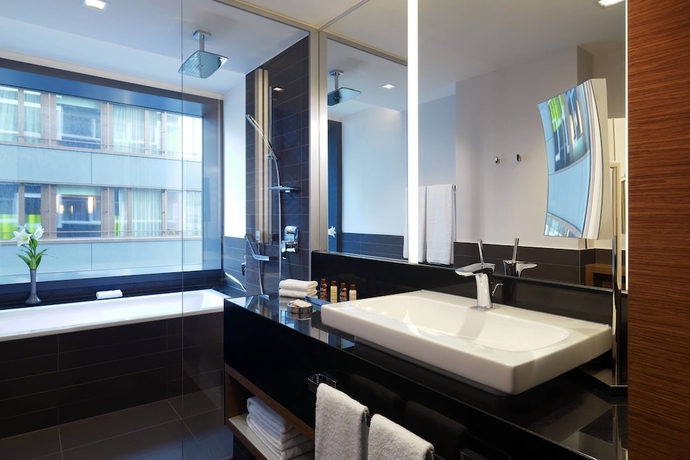 Imagen de la habitación del Hotel Sheraton Zurich. Foto 16