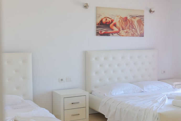 Imagen de la habitación del Hotel Sherifi. Foto 10