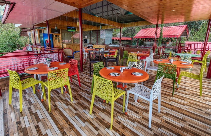 Imagen del bar/restaurante del Hotel Sherpa Eco Resort. Foto 6