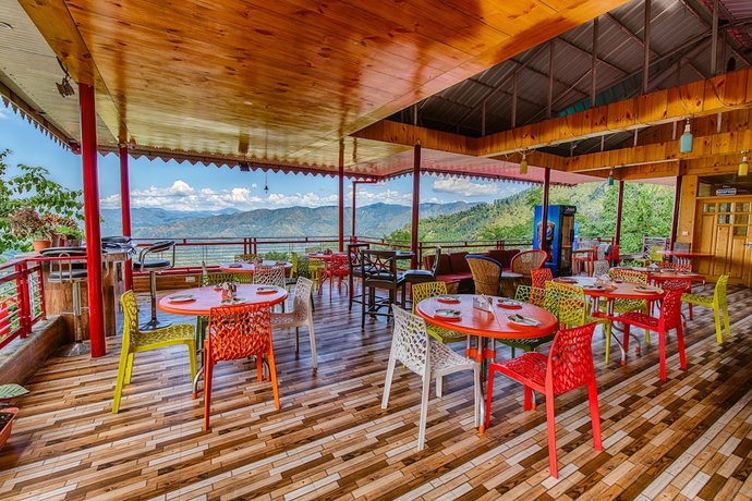 Imagen del bar/restaurante del Hotel Sherpa Eco Resort. Foto 7