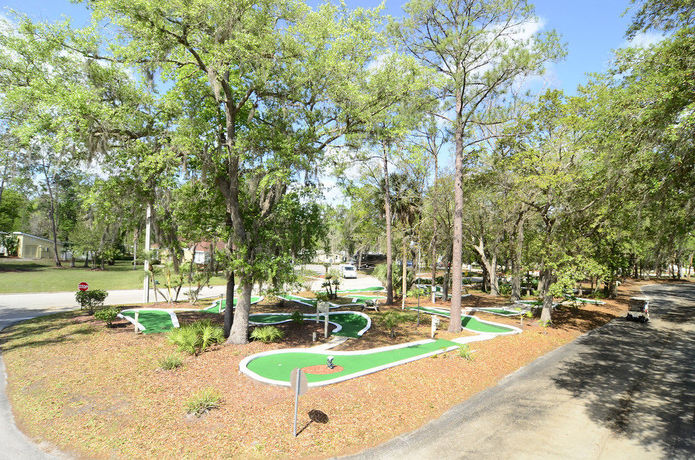 Imagen de los exteriores del Hotel Sherwood Forest Rv Resort. Foto 12