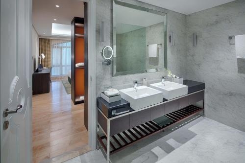 Imagen de la habitación del Hotel Sherwood Suites. Foto 9