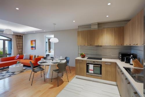 Imagen de la habitación del Hotel Sherwood Suites. Foto 10