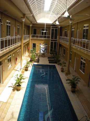 Imagen de la piscina del Hotel Sheva. Foto 19