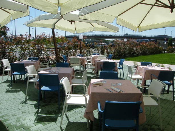 Imagen del bar/restaurante del Hotel Shg Catullo. Foto 3