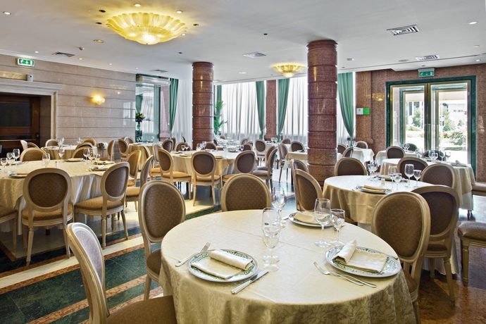 Imagen del bar/restaurante del Hotel Shg Catullo. Foto 4