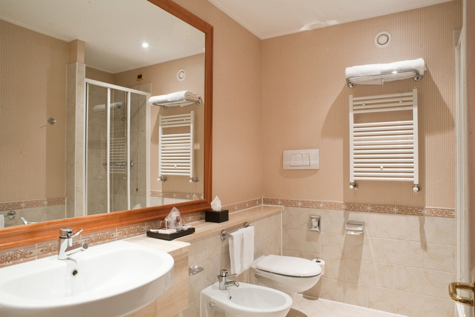 Imagen de la habitación del Hotel Shg De La Ville. Foto 13