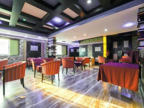 Imagen del bar/restaurante del Hotel Shh. Foto 7
