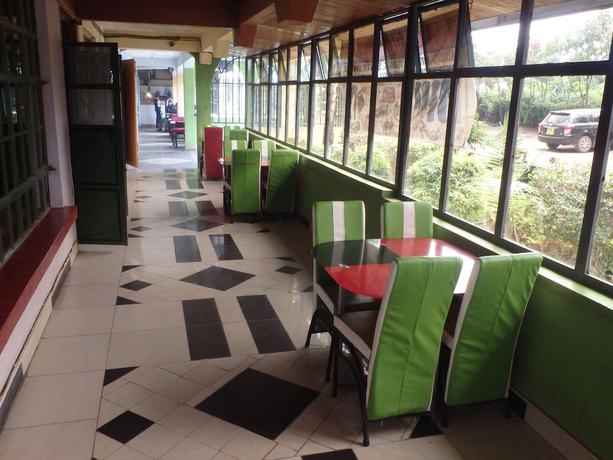 Imagen del bar/restaurante del Hotel Shield Park Villa. Foto 2