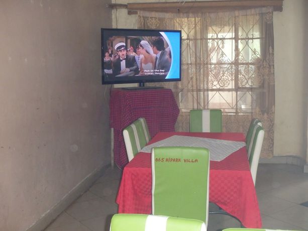 Imagen del bar/restaurante del Hotel Shield Park Villa. Foto 4