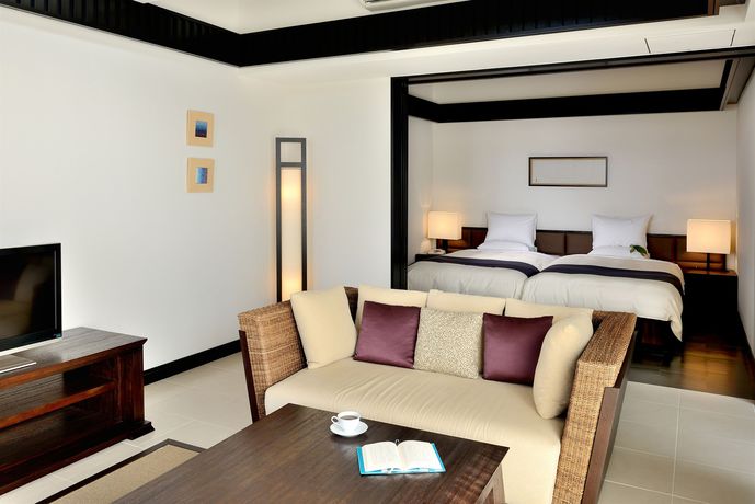 Imagen de la piscina del Hotel Shigira Bayside Suite Allamanda. Foto 15