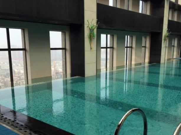 Imagen de la piscina del Hotel Shijiazhuang Ximeijin Continental Hotel. Foto 11