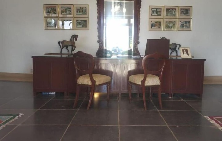 Imagen de los interiores del Hotel Shikarbadi. Foto 19