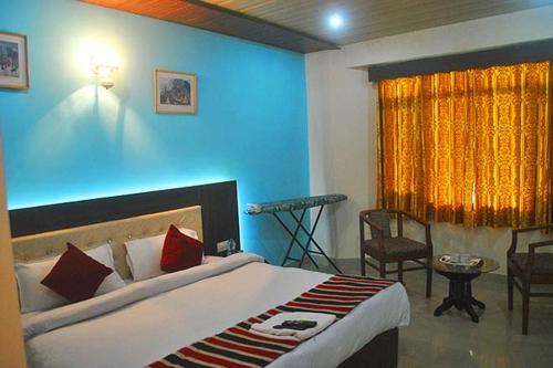 Imagen general del Hotel Shikhar Dharamshala. Foto 1