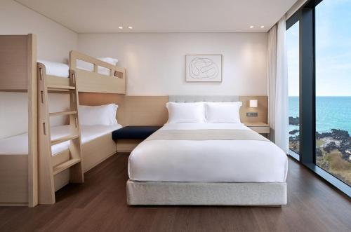 Imagen de la habitación del Hotel Shilla Stay Plus Iho Tewoo Ocean Front. Foto 12
