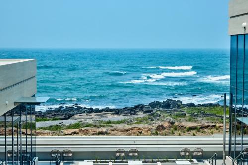 Imagen general del Hotel Shilla Stay Plus Iho Tewoo Ocean Front. Foto 7