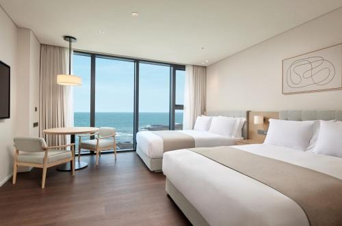 Imagen de la habitación del Hotel Shilla Stay Plus Iho Tewoo Ocean Front. Foto 16