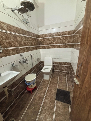 Imagen de la habitación del Hotel Shilva Inn. Foto 11
