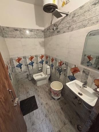 Imagen de la habitación del Hotel Shilva Inn. Foto 12