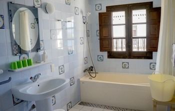 Imagen de la habitación del Hotel Shima Mediterranean Village. Foto 11