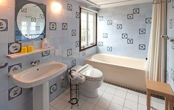 Imagen de la habitación del Hotel Shima Mediterranean Village. Foto 13