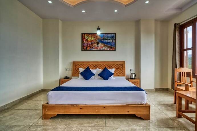 Imagen de la habitación del Hotel Shimla Alpine Regency. Foto 15