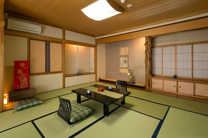 Imagen de la habitación del Hotel Shimosuwa Onsen Chosenkaku Kameya. Foto 10