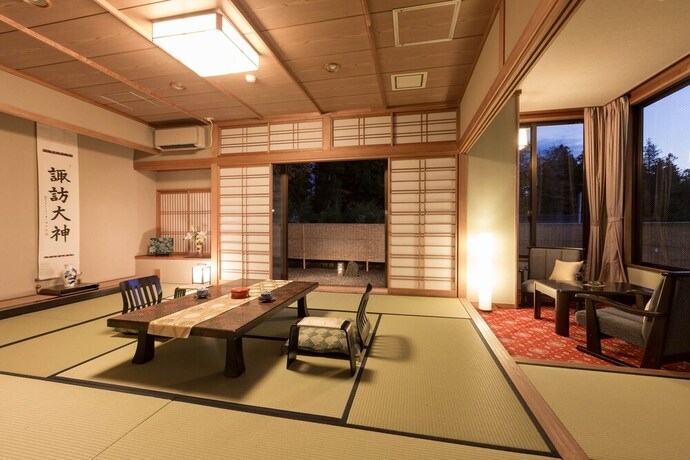 Imagen de la habitación del Hotel Shimosuwa Onsen Chosenkaku Kameya. Foto 11