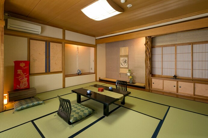 Imagen de la habitación del Hotel Shimosuwa Onsen Chosenkaku Kameya. Foto 12