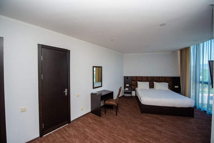 Imagen de la habitación del Hotel Shine Palace, Tbilisi. Foto 10