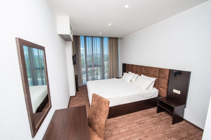 Imagen de la habitación del Hotel Shine Palace, Tbilisi. Foto 16
