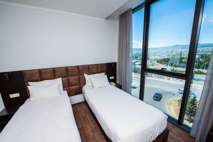 Imagen de la habitación del Hotel Shine Palace, Tbilisi. Foto 18