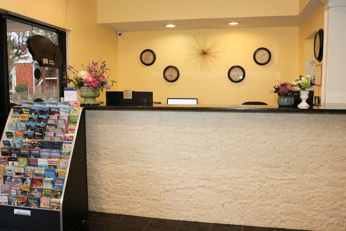 Imagen de los interiores del Hotel Shining Light Inn & Suites. Foto 16