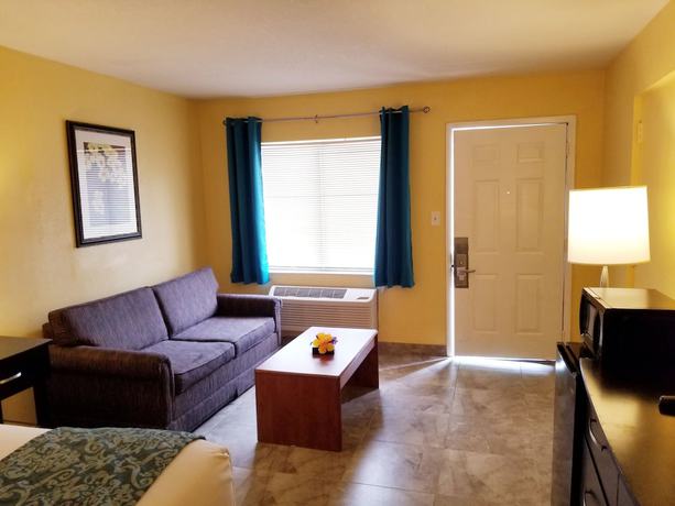 Imagen de la habitación del Hotel Shining Light Inn & Suites. Foto 11