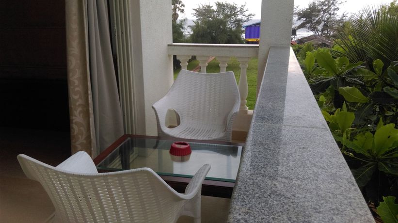 Imagen de la piscina del Hotel Shining Sand Beach. Foto 15
